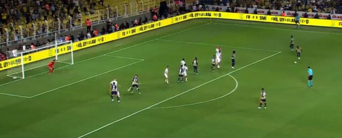 Lincoln Henrique'den enfes frikik golü