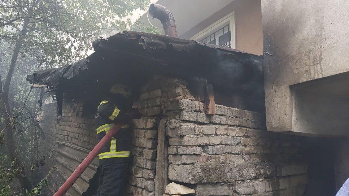 Kocaeli'de ekmek yapan kadınlar yangın çıkardı