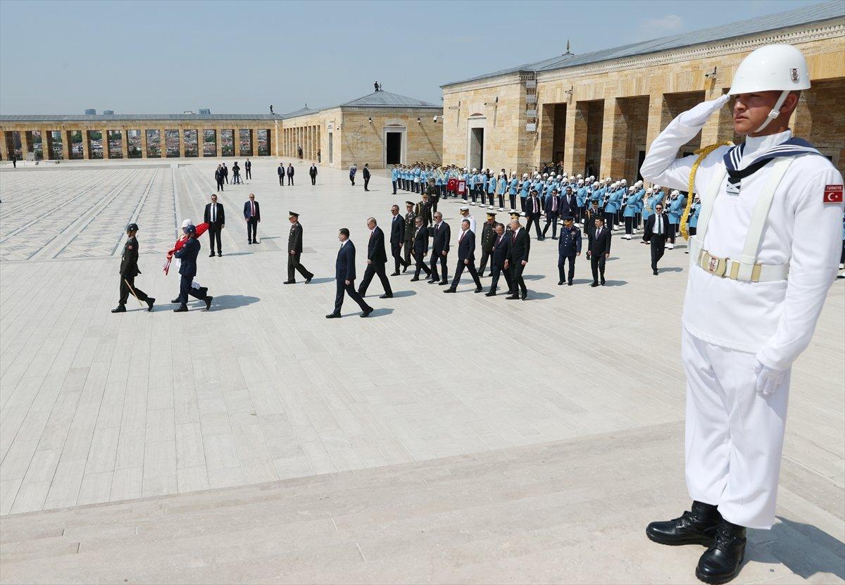 Cumhurbaşkanı Erdoğan, YAŞ öncesi Anıtkabir'e gitti