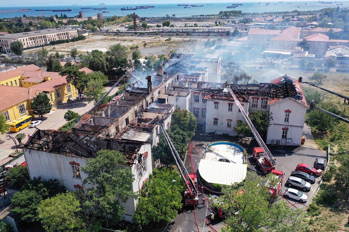 İstanbul'da Balıklı Rum Hastanesi'nde çıkan yangın kontrol altında