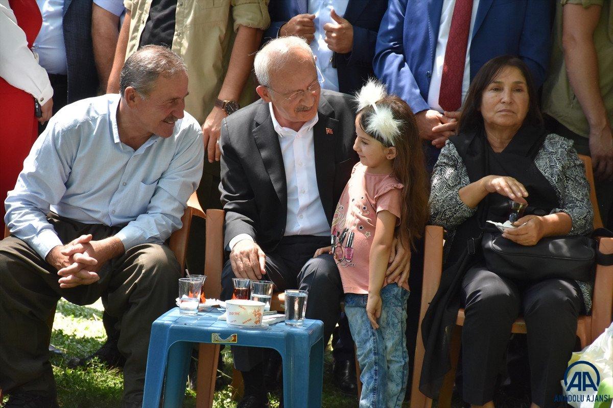 CHP Genel Başkanı Kılıçdaroğlu, Uludere'deki olayda hayatını kaybedenlerin ailelerini ziyaret etti