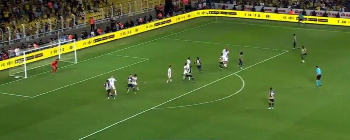 Lincoln Henrique'den enfes frikik golü