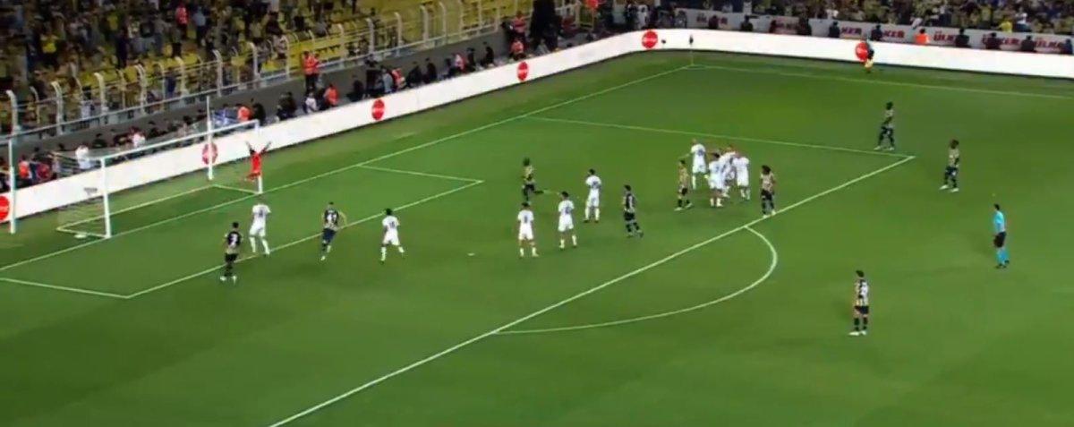 Lincoln Henrique'den enfes frikik golü