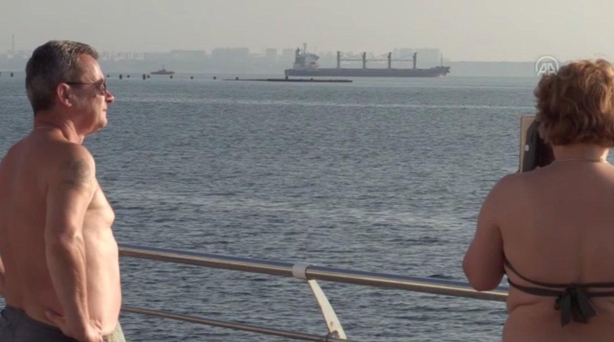 Tahıl yüklü gemiler Ukrayna'dan ayrılıyor