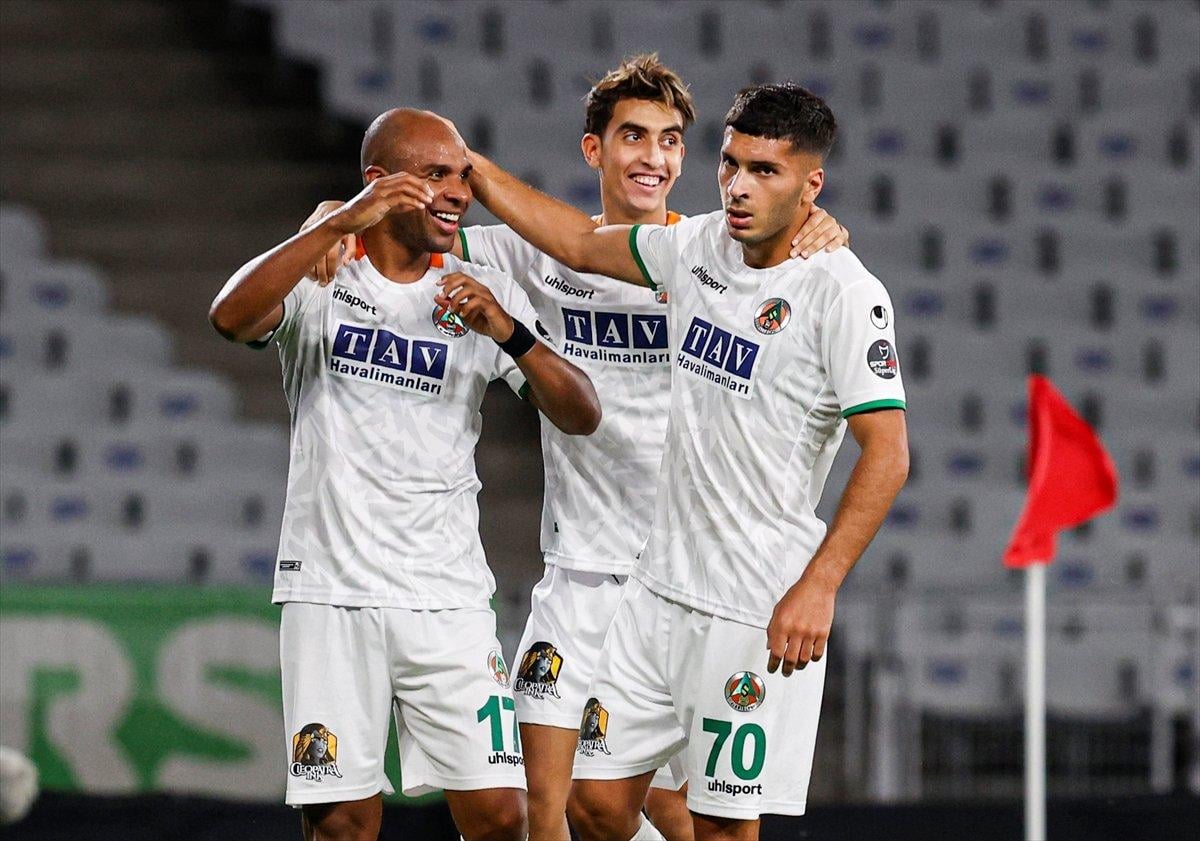 Alanyaspor Fatih Karagümrük'ü 4 golle geçti