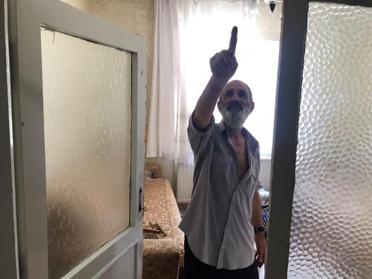 Elazığ'da odada günlerce mahsur kalan adamı komşusu kurtardı