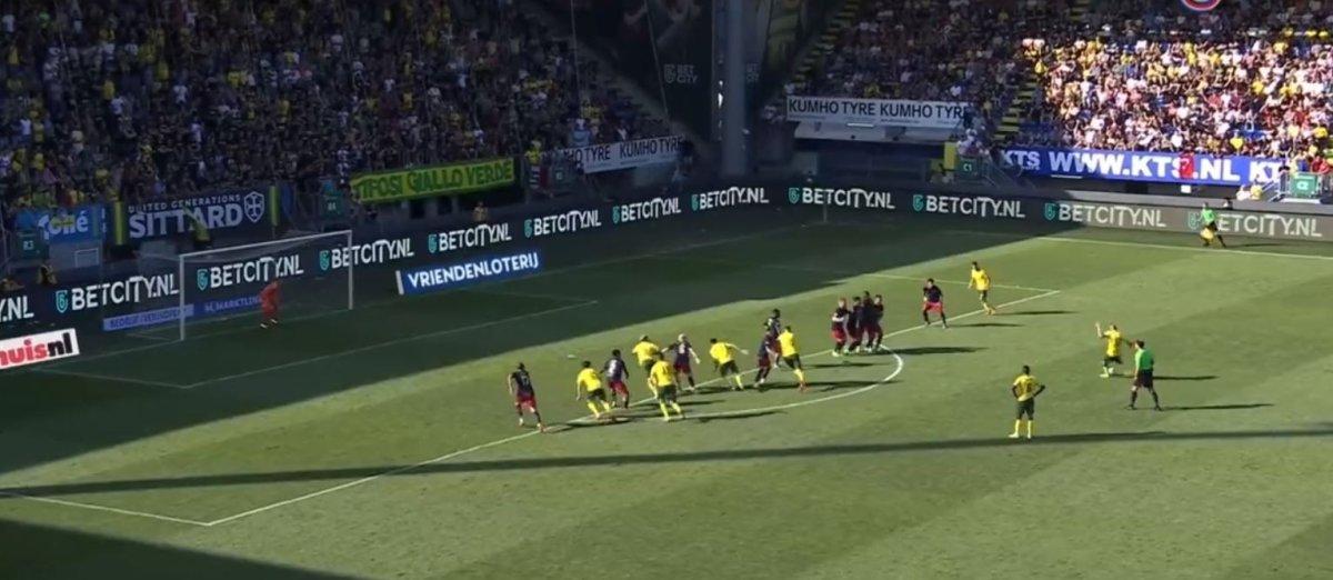 Burak Yılmaz, ilk maçında frikikten gol attı