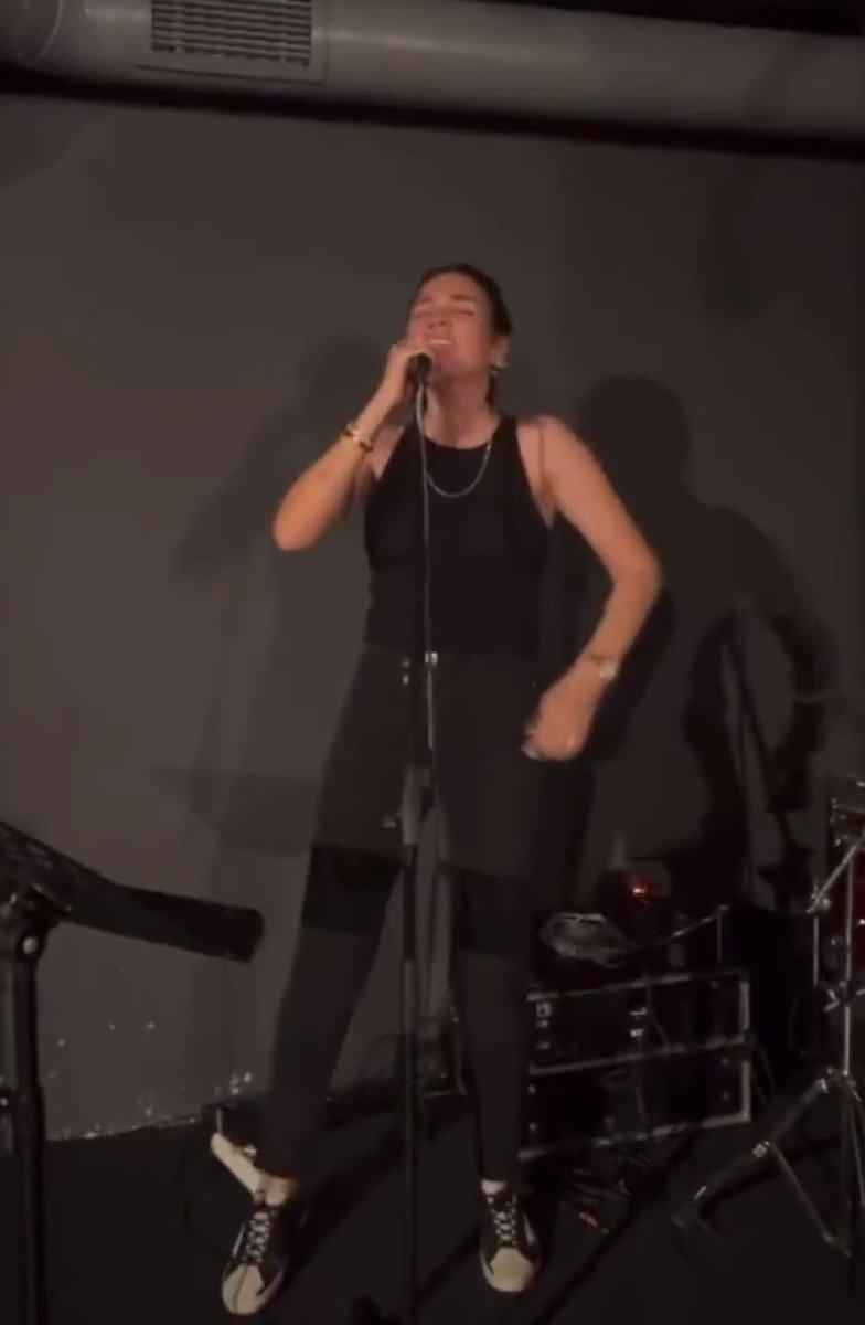 Alişan bateri çaldı, Buse Varol söyledi