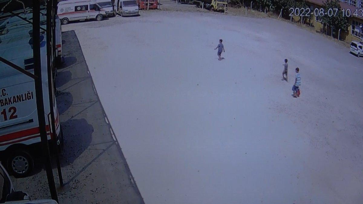 Adıyaman’da 4 çocuk iki ambulansı yaktı