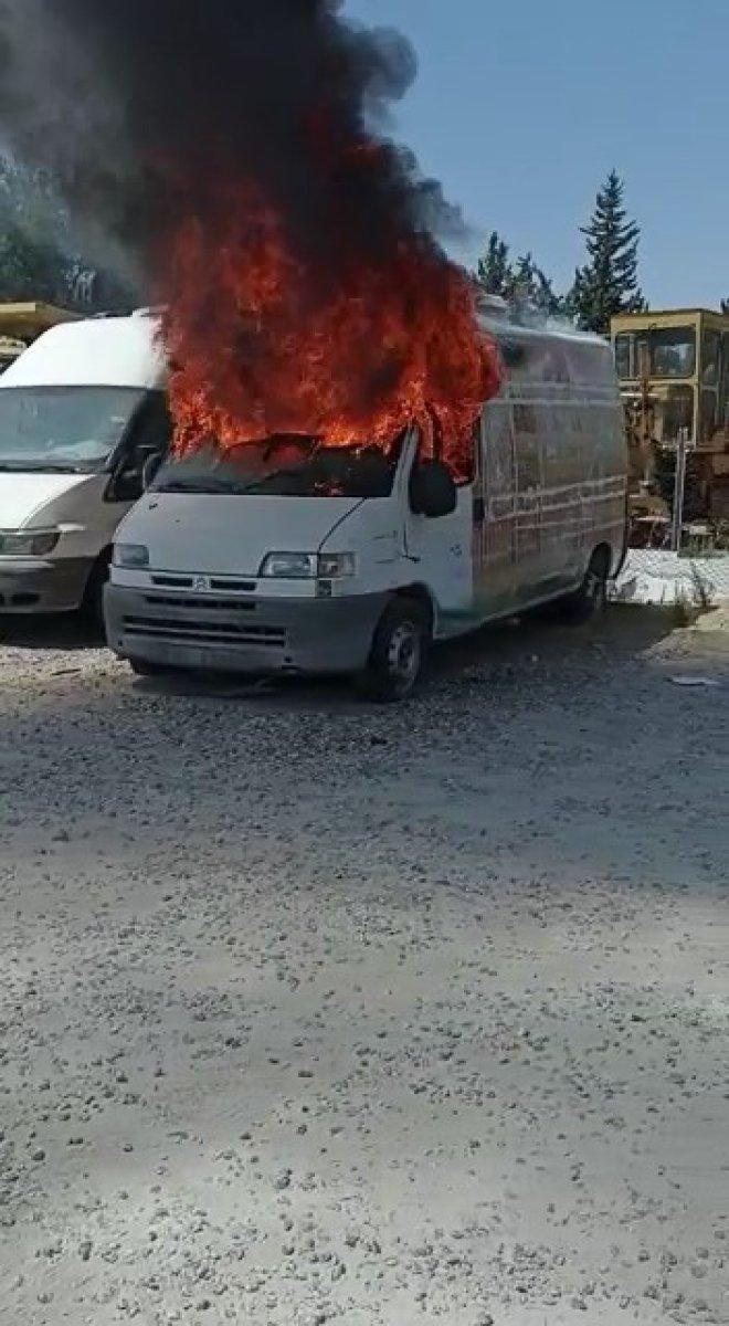 Adıyaman’da 4 çocuk iki ambulansı yaktı