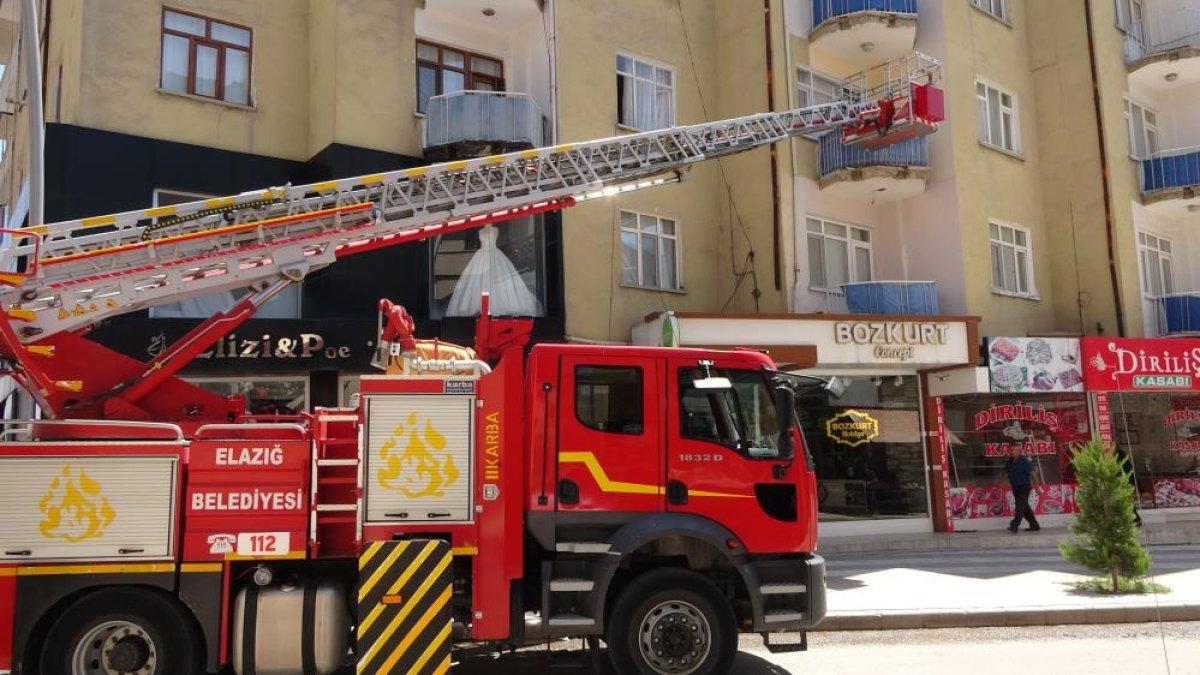 Elazığ'da odada günlerce mahsur kalan adamı komşusu kurtardı