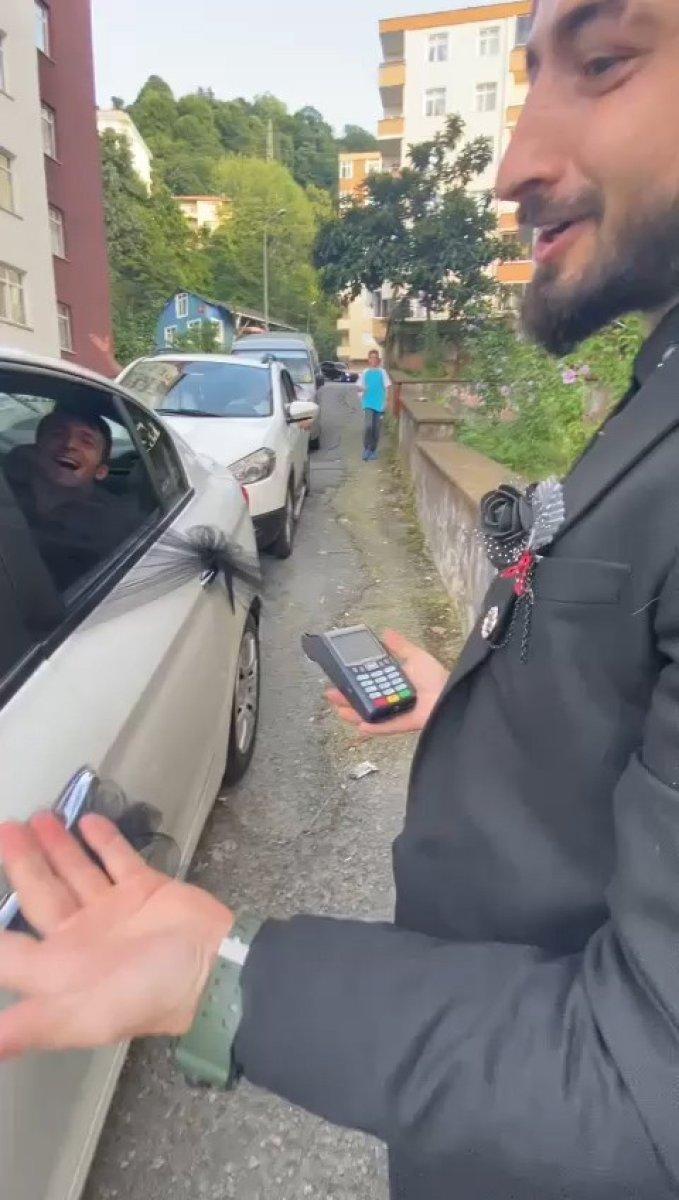 Rize'de düğünde POS cihazı ile bahşiş alma kamerada