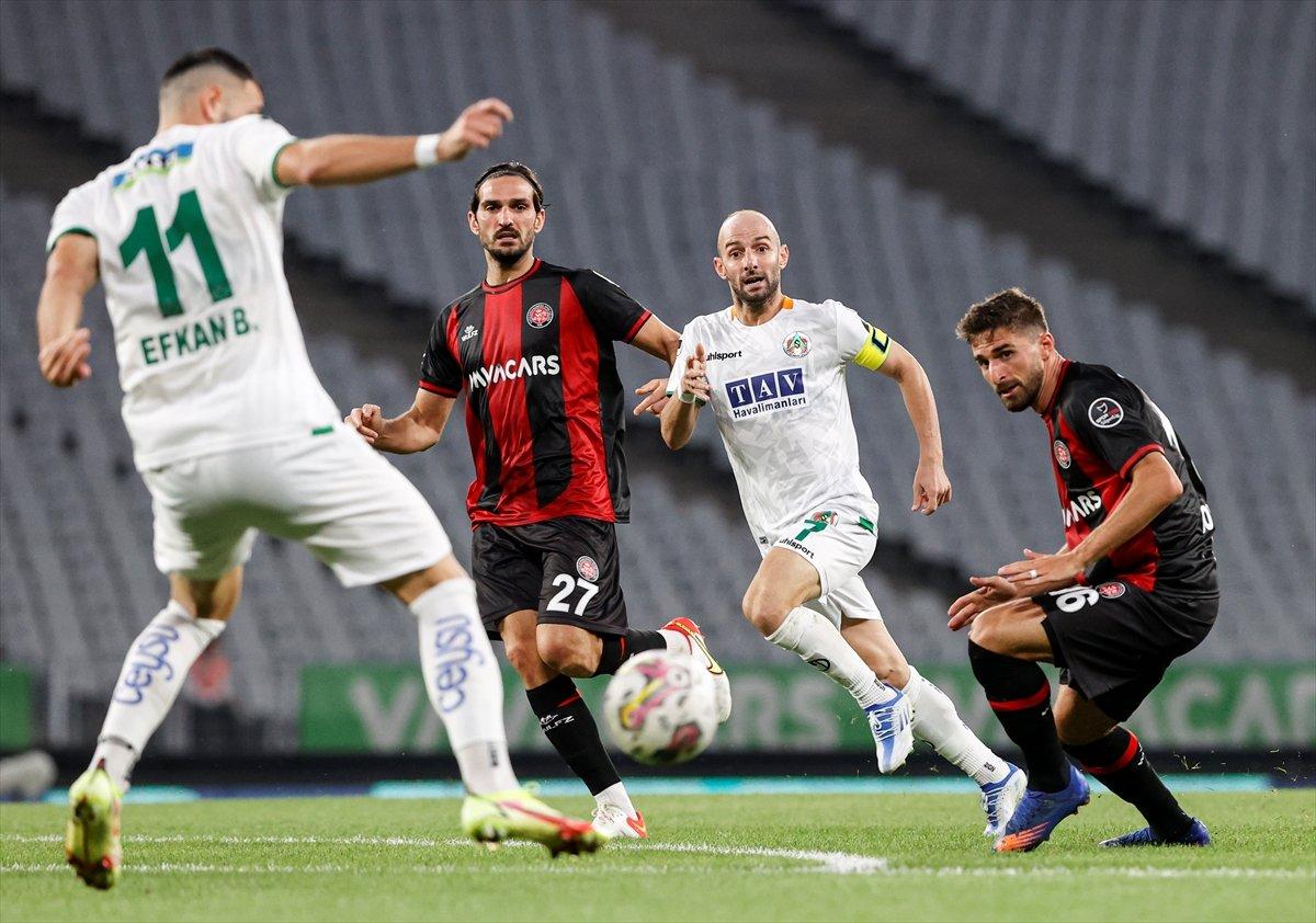 Alanyaspor Fatih Karagümrük'ü 4 golle geçti