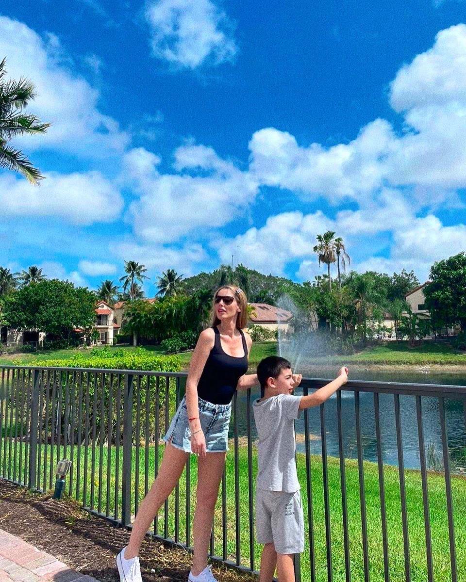 Petek Dinçöz nişanlandı