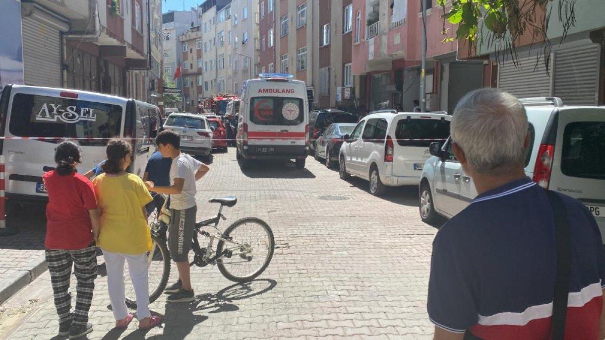 Kağıthane'de cam silerken düşen kadın hayatını kaybetti