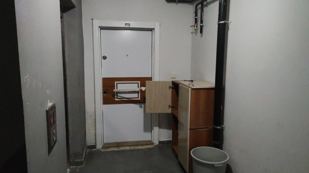 Adana'da kiracısının kapısını söken ev sahibi: Kira alamıyorum, icralık oldum