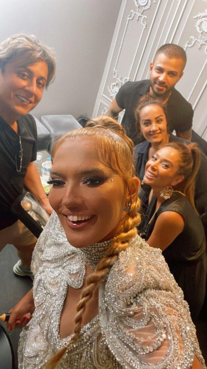 Demet Akalın konser gelirini Mehmetçik Vakfı’na bağışladı