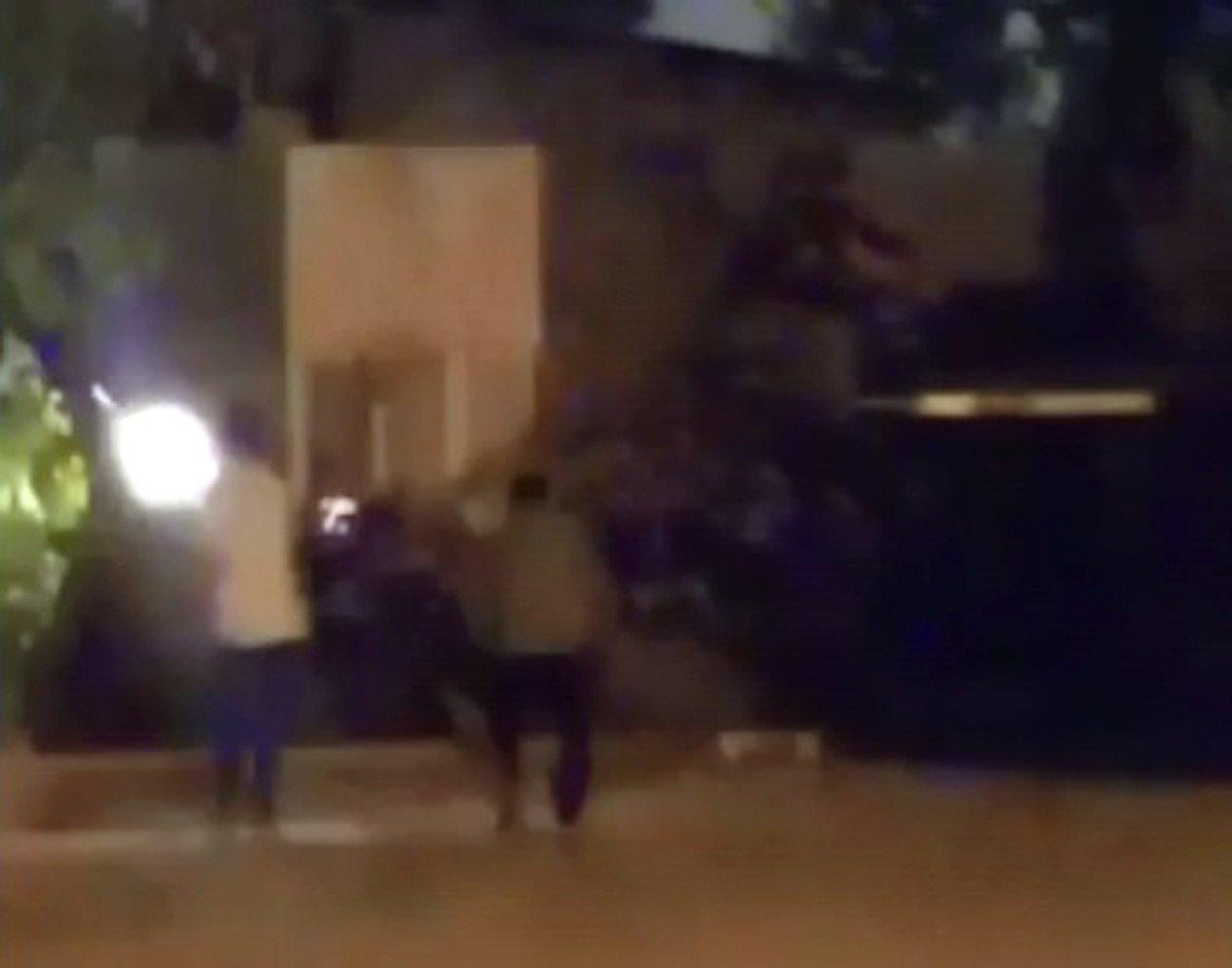 Adana’da annesini, eşiyle evlendirmek isteyen kadının evini kurşunladı