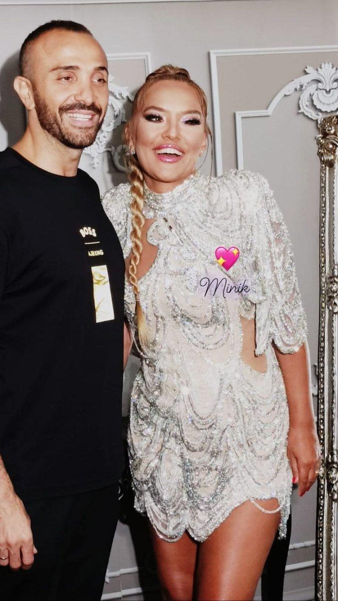 Demet Akalın konser gelirini Mehmetçik Vakfı’na bağışladı