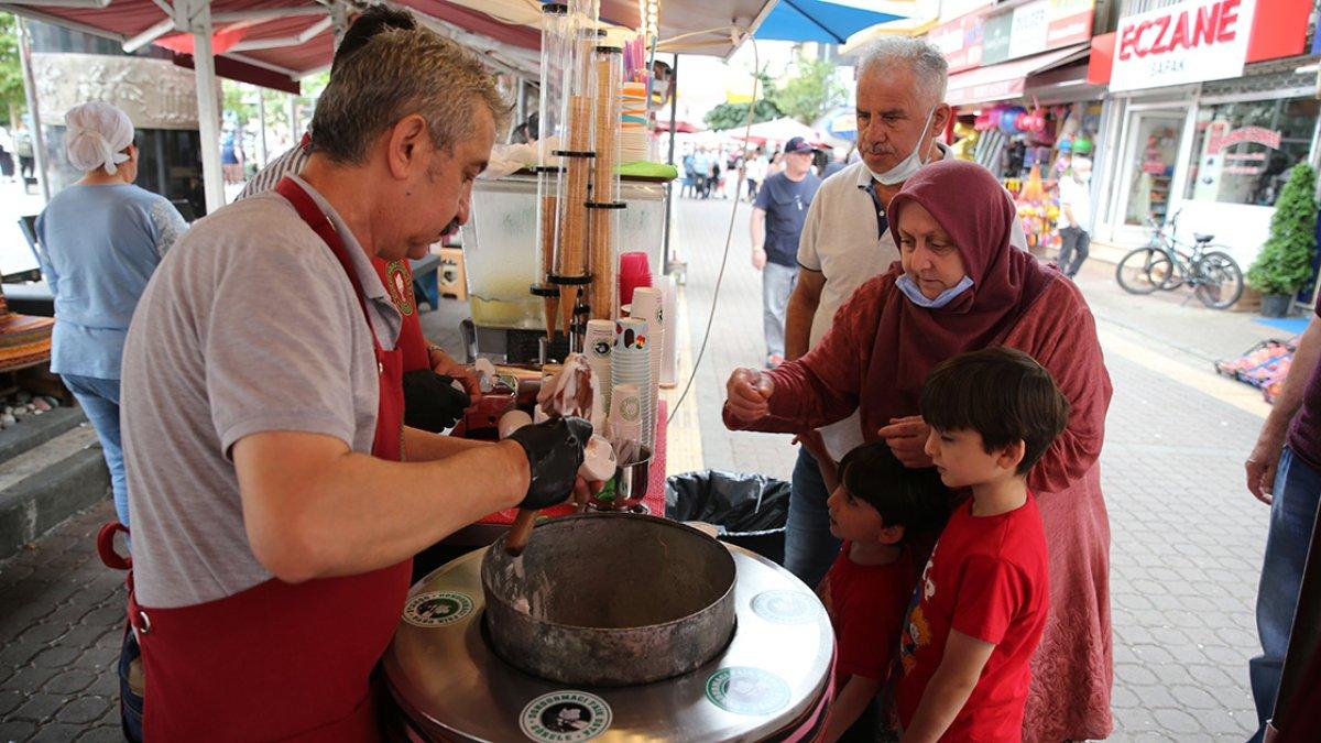 Giresun'un 200 yıllık tescilli Görele dondurması hayır için dağıtılıyor