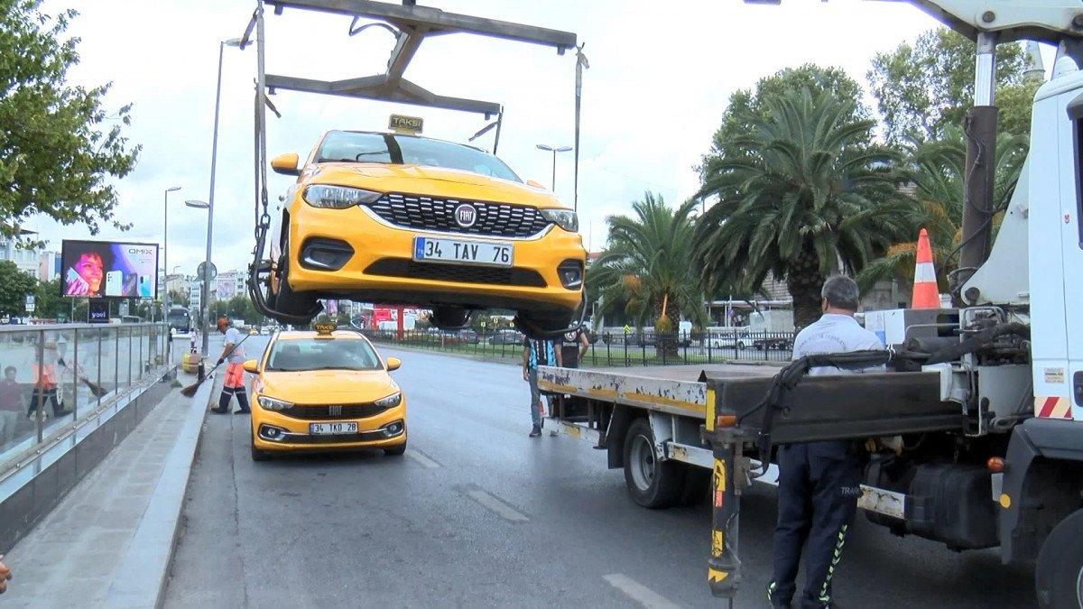 Fatih'te taksi denetiminde, yolcu seçenlerin araçları trafikten menedildi