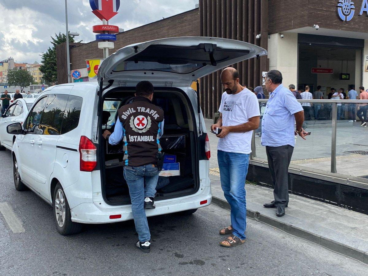 Fatih'te taksi denetiminde, yolcu seçenlerin araçları trafikten menedildi