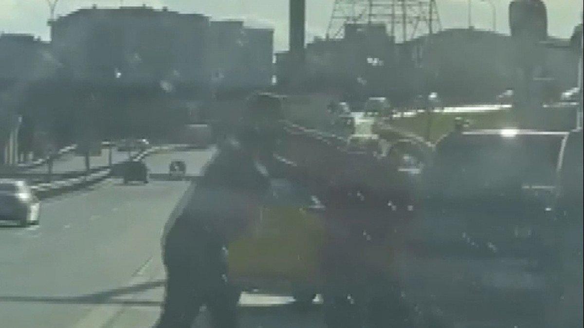 Pendik’te yol verme kavgası: Trafiği umursamadılar