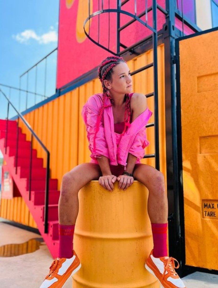 Nisa Bölükbaşı imajını yeniledi