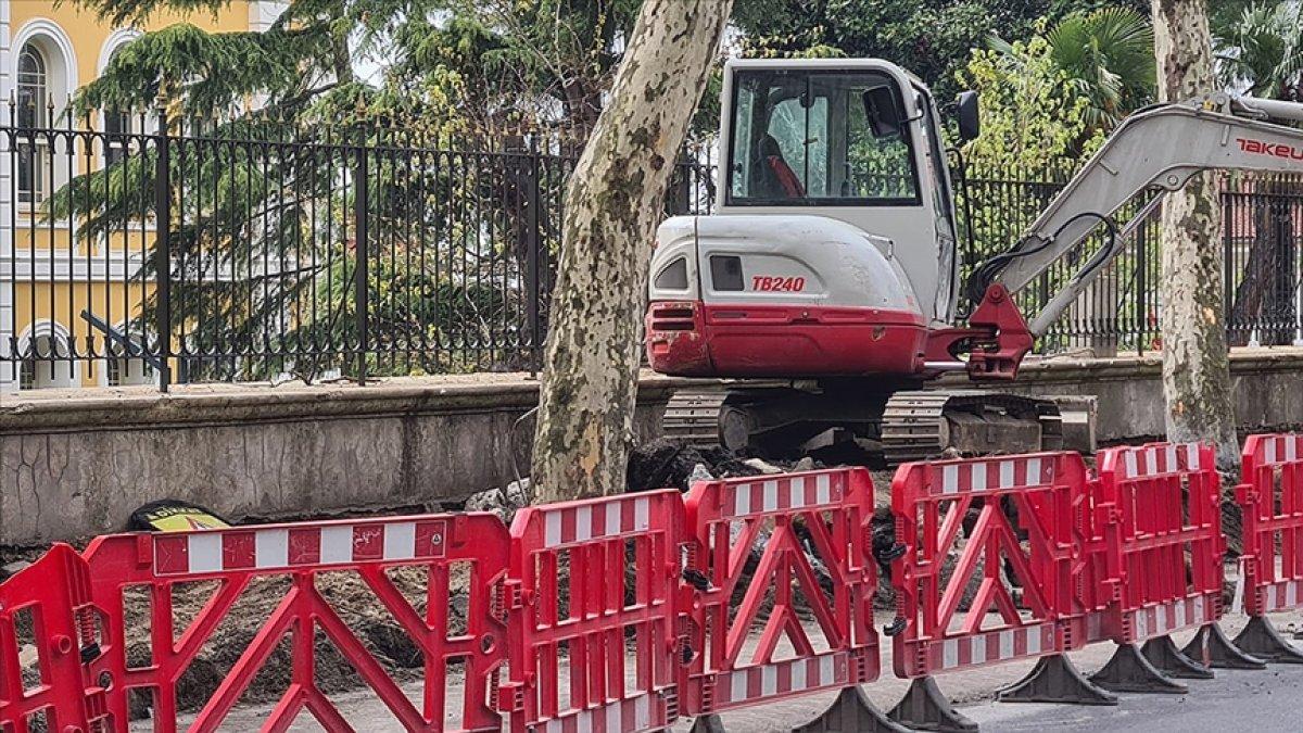 İBB Çırağan’daki ağaçları bilerek kuruttu iddiası