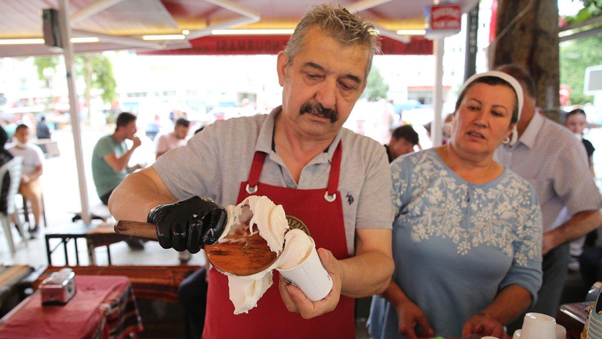 Giresun'un 200 yıllık tescilli Görele dondurması hayır için dağıtılıyor