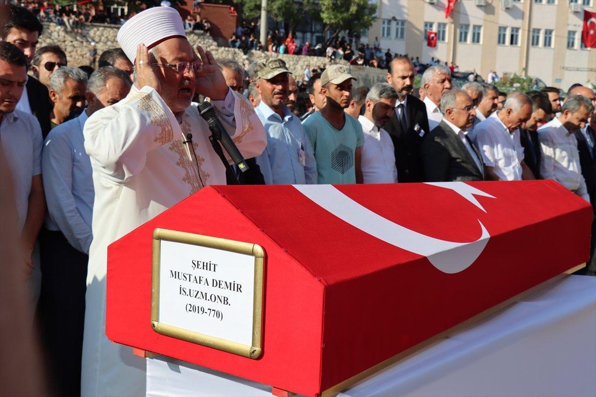 Şehit Uzman Onbaşı Mustafa Demir toprağa verildi