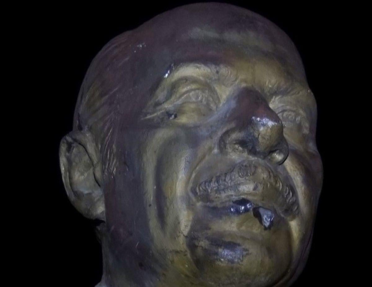 Kırşehir'de Neşet Ertaş'ın heykeline saldırı