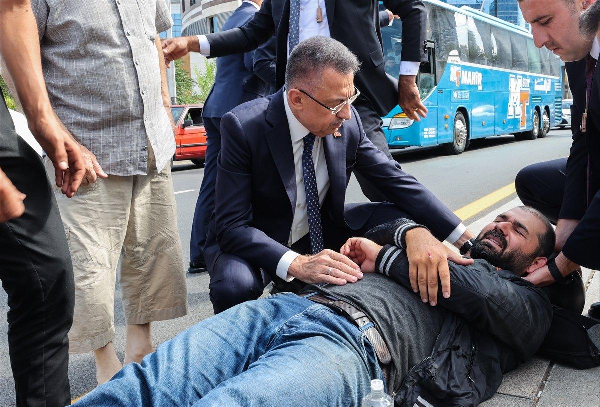 Fuat Oktay kaza yapan sürücüye yardım etti