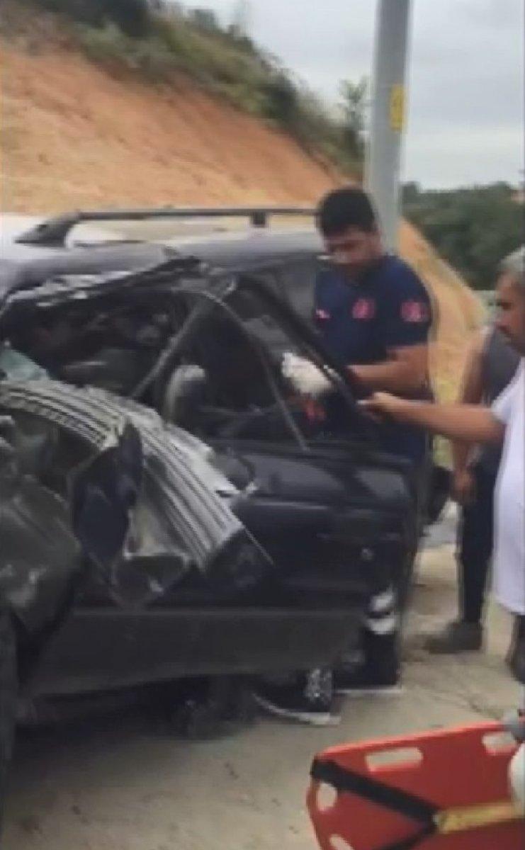 Arnavutköy’de bariyerleri aşan cip, tali yola uçtu