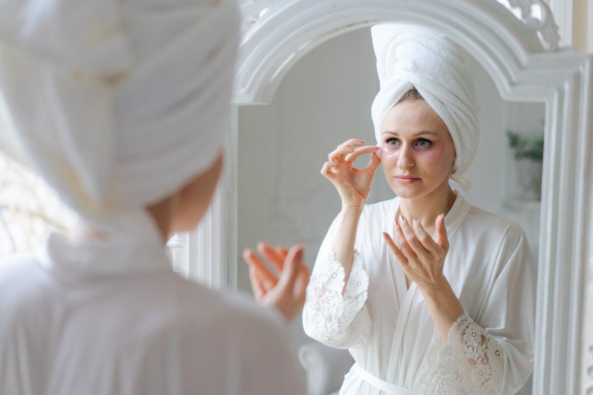 Koyu halkaları azaltmaya yardımcı olan 10 yiyecek