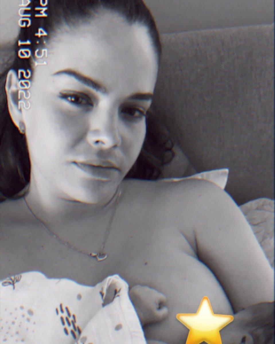 Selahattin Paşalı'nın eşi emzirirken fotoğraf paylaştı