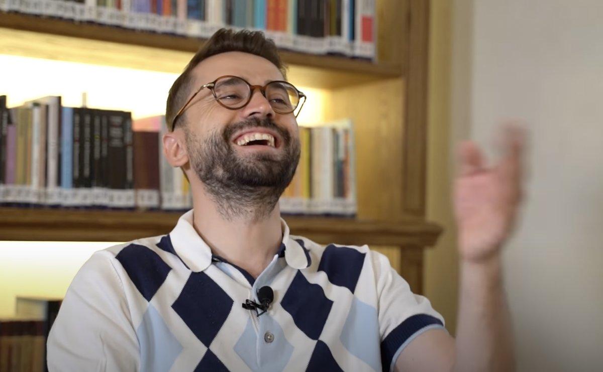 Adem Metan'ın Pelin Batu ile yaptığı röportajda neşeli anlar