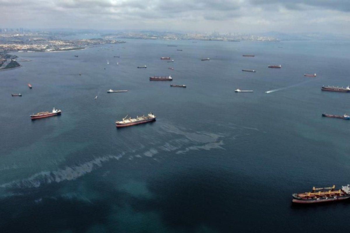 Zeytinburnu sahilinde mazot kirliliği