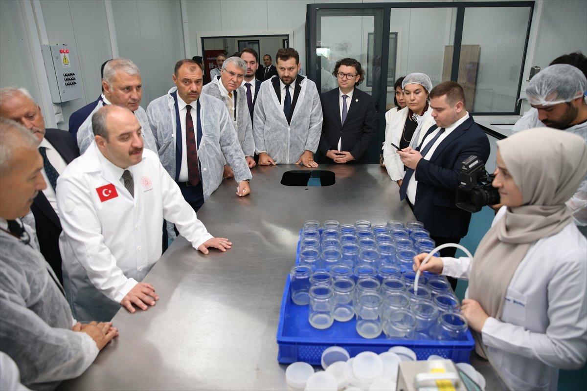 Mustafa Varank, Sakarya'da Seracılık Mükemmeliyet Merkezi'ni gezdi