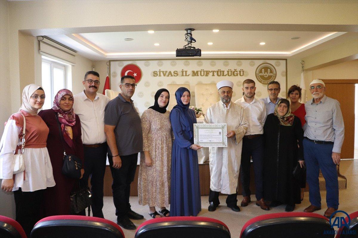Sivas'ta Fransız genç kız, nişanlısı sayesinde İslamiyet'i seçti