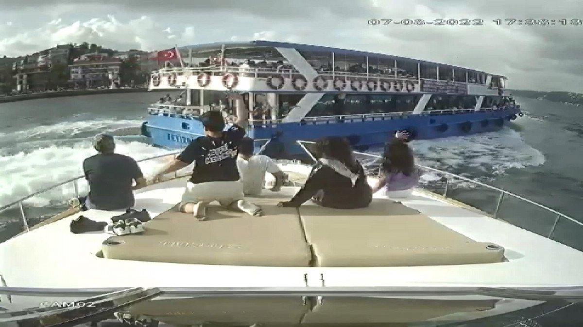İstanbul Boğazı’nda drift atan yolcu teknesi tehlike yarattı