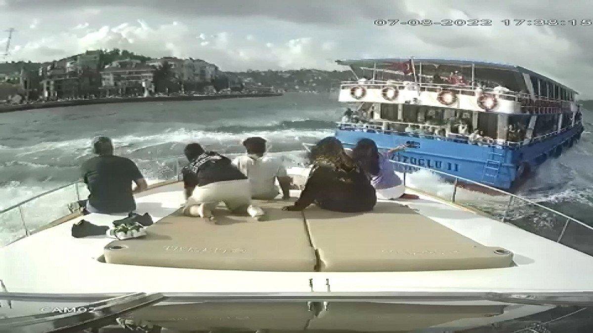 İstanbul Boğazı’nda drift atan yolcu teknesi tehlike yarattı