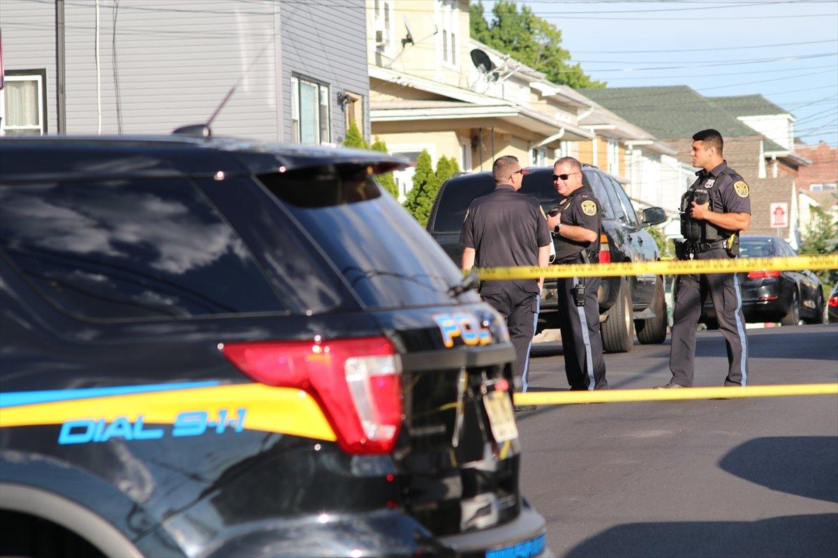 Selman Rüşdi'ye saldıran kişinin evinde arama yapıldı