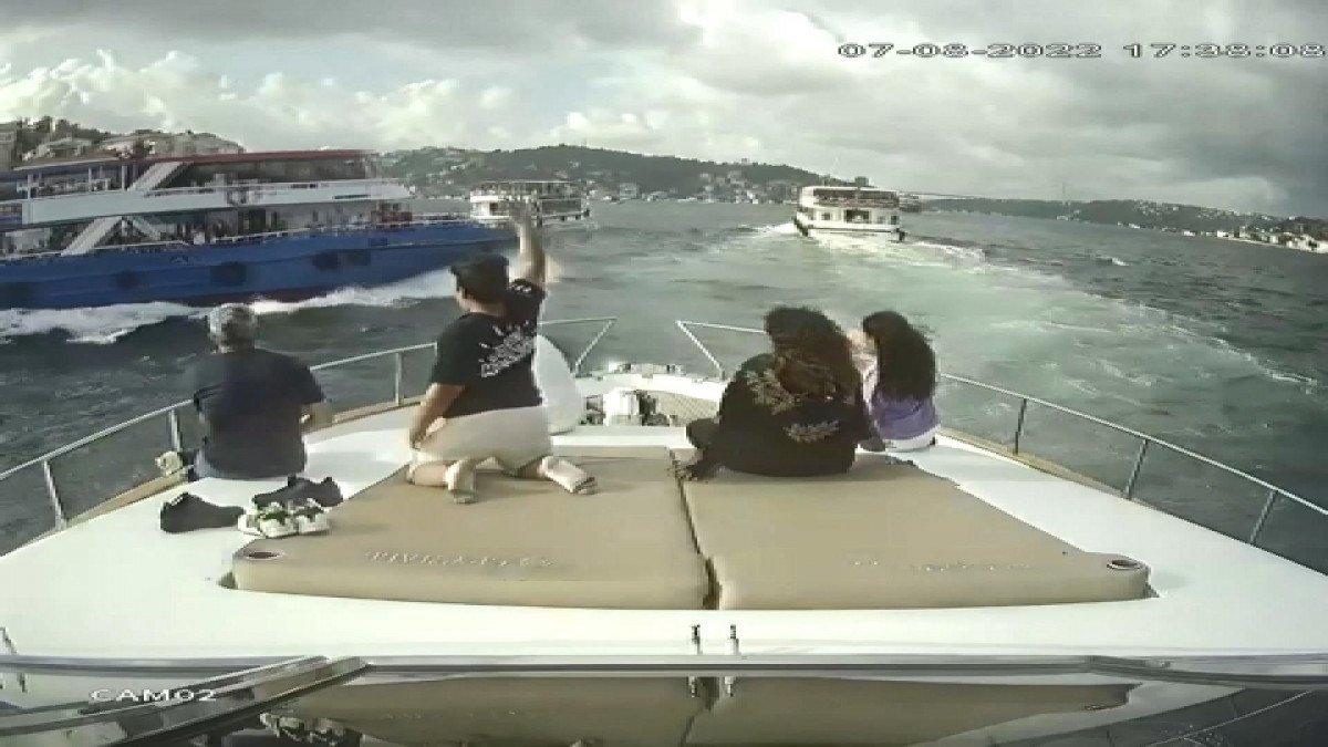 İstanbul Boğazı’nda drift atan yolcu teknesi tehlike yarattı