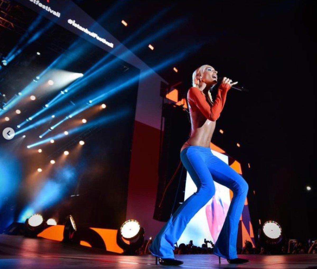 Gülşen kıyafet eleştirilerine yanıt verdi