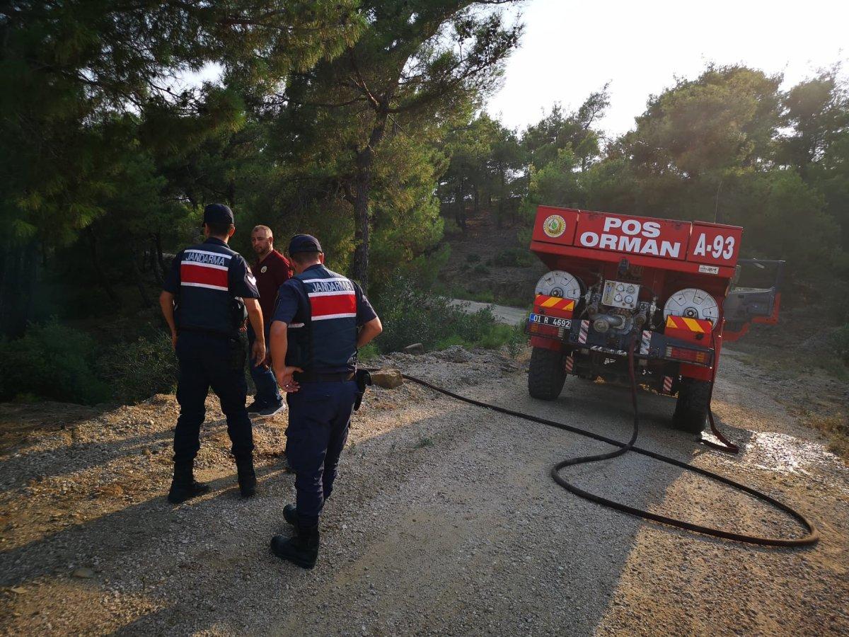 Adana'da askerler yangına ayaklarıyla müdahale etti