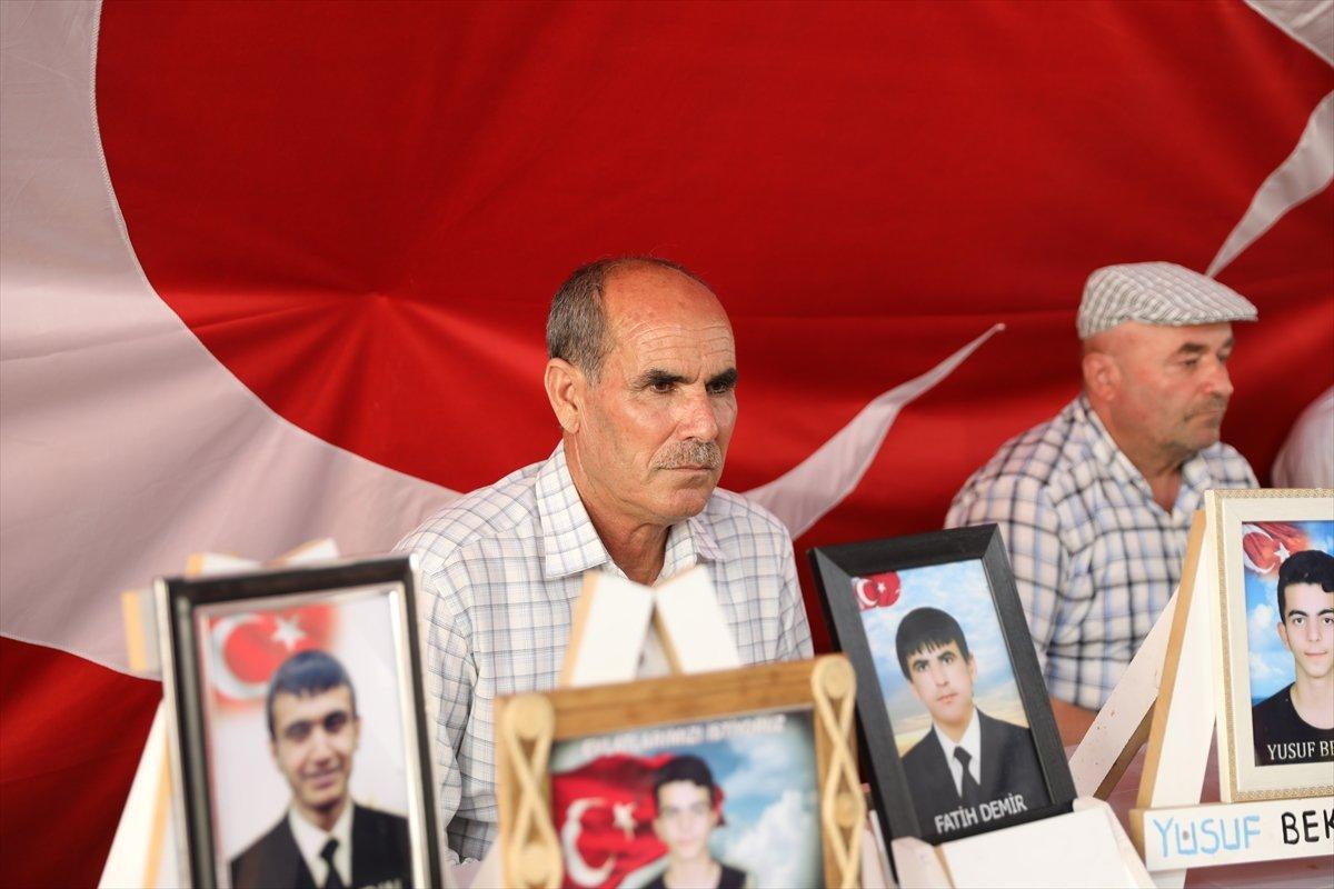 Diyarbakır anneleri nöbette: Çocuklarımız için oturuyoruz