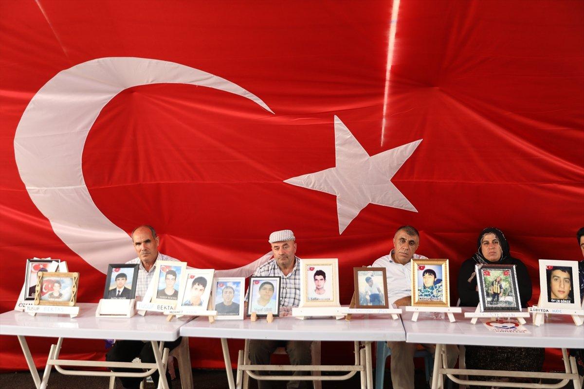 Diyarbakır anneleri nöbette: Çocuklarımız için oturuyoruz