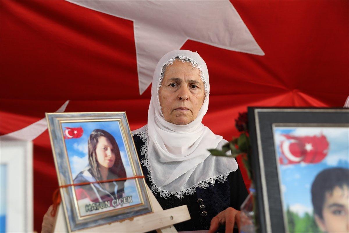 Diyarbakır anneleri nöbette: Çocuklarımız için oturuyoruz