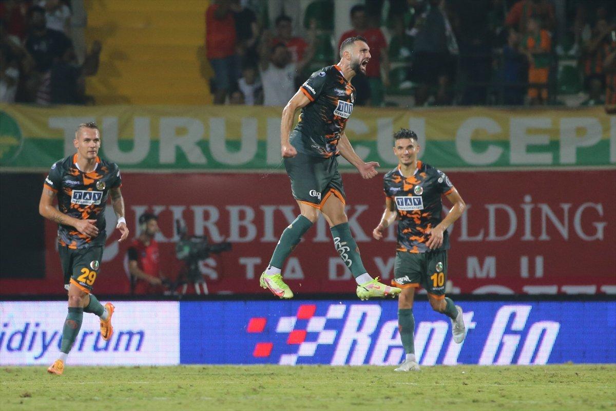 Beşiktaş, Alanyaspor ile berabere kaldı